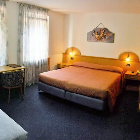 Agomer Ξενοδοχείο 2*