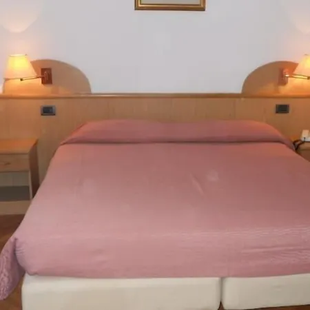 Agomer Ξενοδοχείο 2*