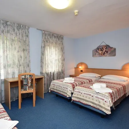 Ξενοδοχείο Agomer 2*